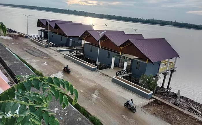 MASIH DIKERJAKAN: Pelabuhan Kuliner di Desa Sedulun belum beroperasi sepenuhnya karena masih ada pengerjaan yang belum rampung. 