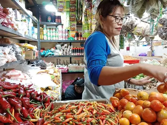 MELONJAK: Harga cabai rawit di Pasar Induk Tanjung Selor mengalami kenaikan Rp 130 ribu-Rp 150 per kilogram.