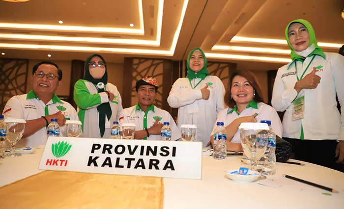 RAKERNAS: Gubernur Kaltara Drs H Zainal Arifin Paliwang SH, M.Hum (tengah) mengikuti Rakernas DPP HKTI di Hotel Discovery Ancol, Jumat lalu (1/7).