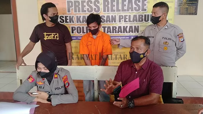 DIGIRING: Tersangka AS (orange) yang diamankan karena terjerat kasus pencurian kini sudah ditahan di Rutan Mako Polres Tarakan, Rabu (13/7).