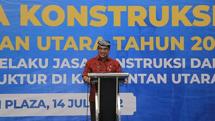 JASA KONSTRUKSI: Sekprov Kaltara Dr H Suriansyah membuka Forum Jasa Konstruksi se-Kaltara 2022 di Hotel Tarakan Plaza, Kamis (14/7).