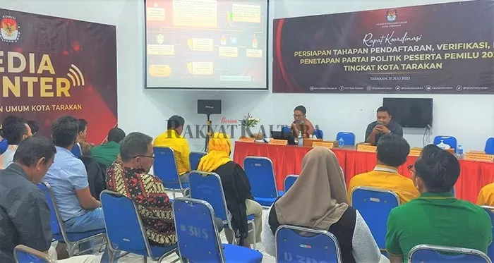 KOORDINASI: KPU Tarakan memanggil beberapa perwakilan parpol membahas persiapan tahapan Pemilu 2024, Selasa (2/8).