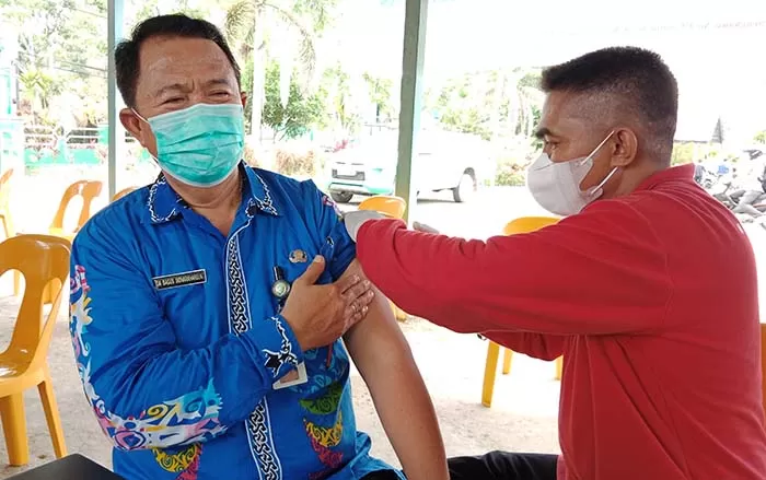 BOOSTER KEDUA: Tenaga kesehatan di Bulungan mulai diberikan suntik vaksin Booster kedua.