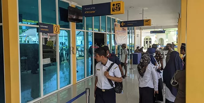 KEBERANGKATAN PENUMPANG: Aktivitas calon penumpang di Bandara Tanjung Harapan Tanjung Selor yang menunggu jadwal keberangkatan.