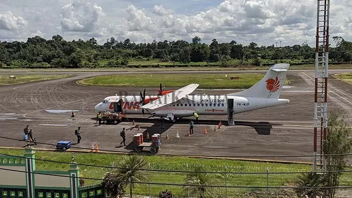 TETAP OPERASIONAL: Wings Air yang melayani penumpang di Bandara Tanjung Harapan Tanjung Selor untuk rute ke Balikpapan.