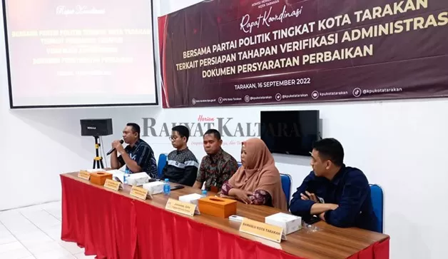 PROSES VERIFIKASI: Rapat koordinasi bersama partai politik di Tarakan terkait persiapan tahapan verifikasi administrasi dokumen persyaratan perbaikan, Jumat (16/9).