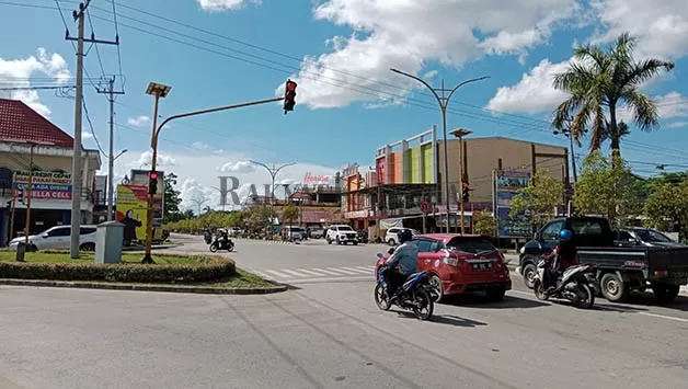 TILANG ELEKTRONIK: Traffic light yang berada di perempatan Jalan Sengkwait Tanjung Selor belum dilengkapi kamera pengintai untuk mendukung penerapan tilang berbasis elektronik.