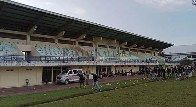 BAKAL DIREHAB: Stadion Andi Tjatjok Tanjung Selor yang nantinya akan digunakan untuk pembukaan perhelatan Porprov I Kaltara masih perlu dilakukan pengecatan.