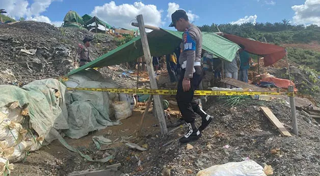 MAKAN KORBAN JIWA: Di lokasi tambang emas ilegal Baru Lama Desa Sekatak Buji Kecamatan Sekatak, Kabupaten Bulungan telah dipasang garis polisi.