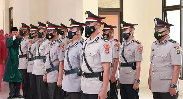 SUMPAH JABATAN: Personel yang akan bertugas di Polres KTT yang sudah diresmikan, Senin (7/11).