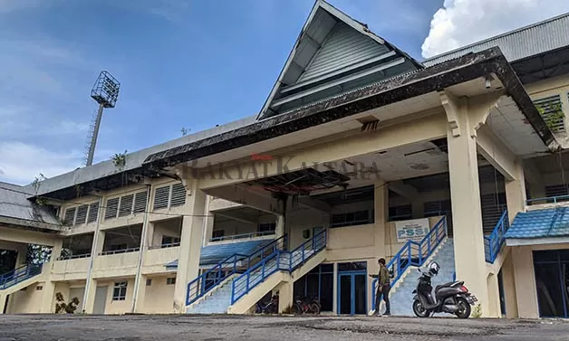 PERLU DIBENAHI: Stadion Andi Tjatjok Tanjung Selor akan digunakan saat pembukaan perhelatan Porprov I Kaltara pada 17 Desember mendatang.
