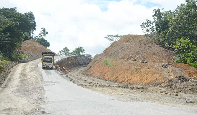 PENGERJAAN: Jalan Poros Bulungan-Berau masih tahap perbaikan oleh BPJN Wilayah Kaltara.