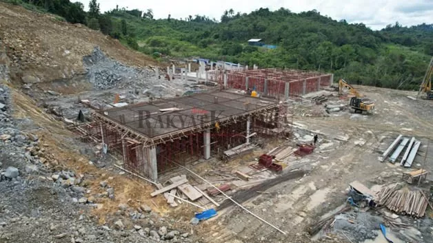GENJOT PEMBANGUNAN: Gedung DPRD Kaltara yang menggunakan APBD Kaltara saat ini masih dalam proses pembangunan.