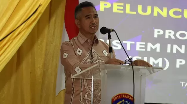TAK BERI TANGGAPAN: Wali Kota Tarakan Khairul tidak ingin berkomentar perihal adanya oknum kadis terjerat dugaan kasus pemalsuan.