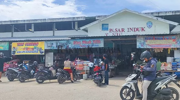 PANTAU HARGA DI PASAR: Presiden menginstruksikan agar seluruh kepala daerah turun ke pasar untuk memastikan kestabilan harga.