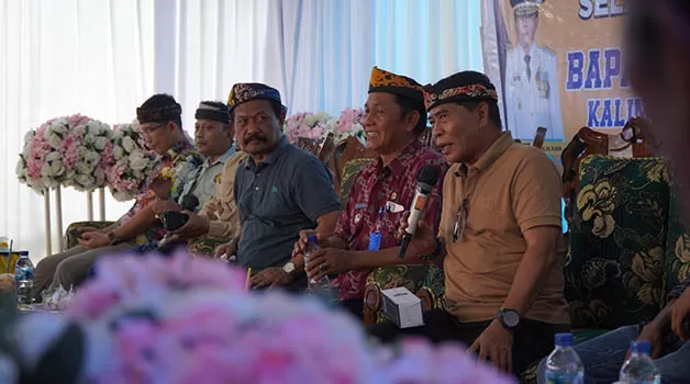 SILATURAHMI: Gubernur Kaltara Drs H Zainal Arifin Paliwang, S.H., M.Hum (paling kanan) saat bertemu dengan warga Desa Srinanti dan Tabur Lestari, pada Sabtu (4/2) lalu.