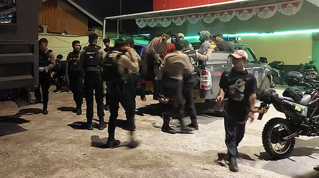DIRAZIA: Tim gabungan Polres Tarakan mengamankan pengunjung hotel dan spa yang berada di Jalan Kusuma Bangsa, pada 15 Februari lalu.