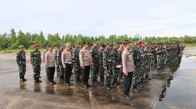 PENGAMANAN RI 1: Personel TNI/Polri yang dilibatkan untuk pengamanan kedatangan Presiden RI Joko Widodo.