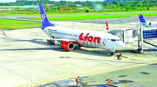 PERLU TAMBAH MASKAPAI: Pesawat Lion Air yang melayani penumpang di Bandara Juwata Tarakan.