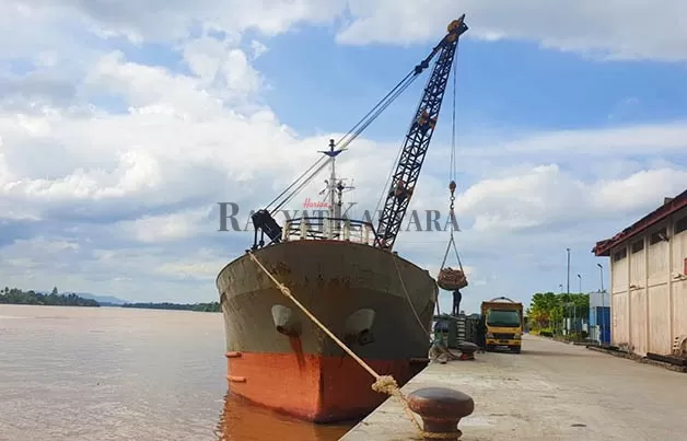 BONGKAR MUAT: Pelabuhan Kayan I Tanjung Selor yang dipergunakan untuk aktivitas bongkar muat barang. BPS Kaltara mencatat pengiriman barang ekspor pada Januari lalu alami penurunan.