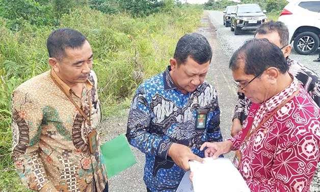TINJAU LOKASI: Rencana pembangunan Pengadilan Tindak Korupsi Kaltara mengambil lokasi di KBM Tanjung Selor, Kamis (16/3).