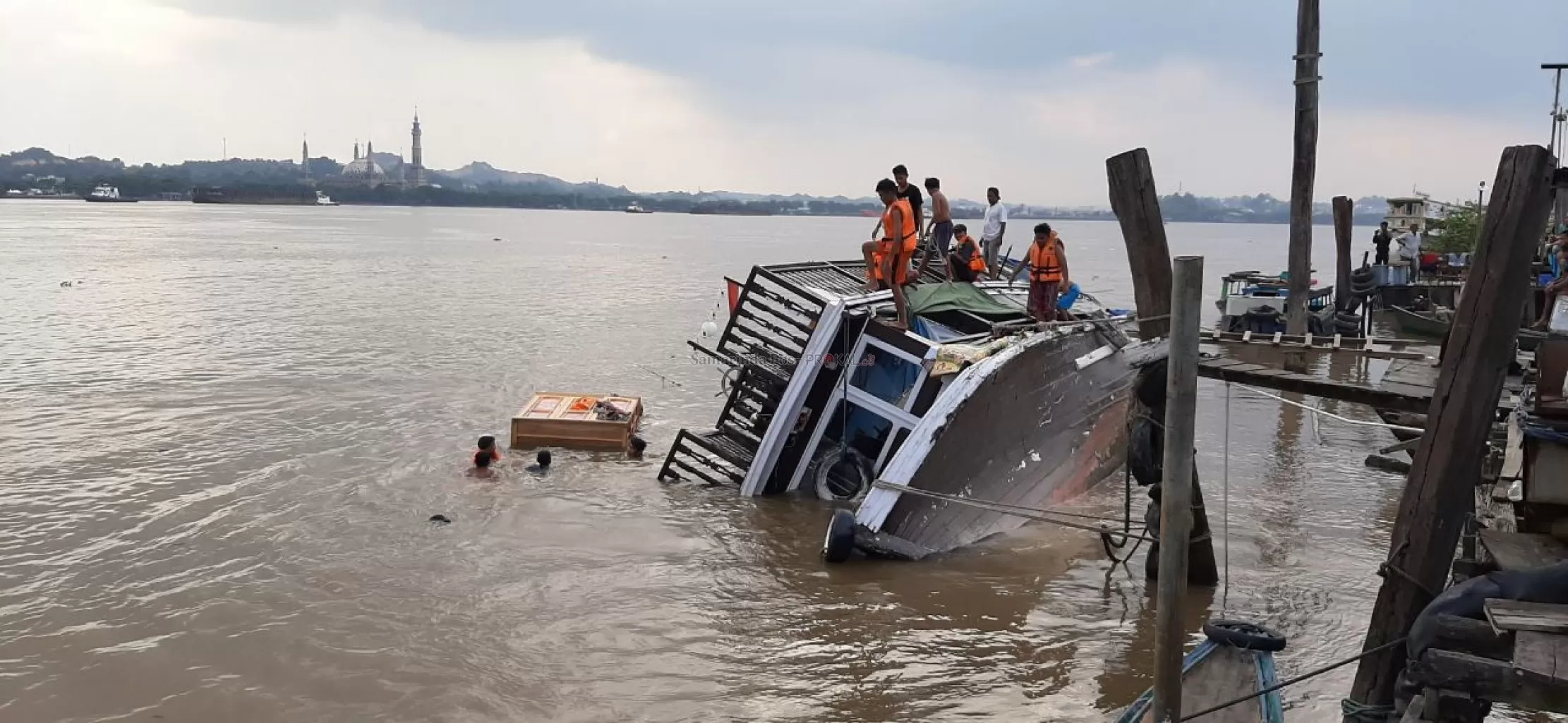 Pesut Etam, kapal wisata pertama yang membuka destinasi wisata air Sungai Mahakam di Kota Tepian tenggelam.