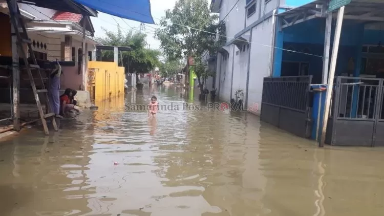 Genangan air di Bengkuring masih lumayan tinggi.