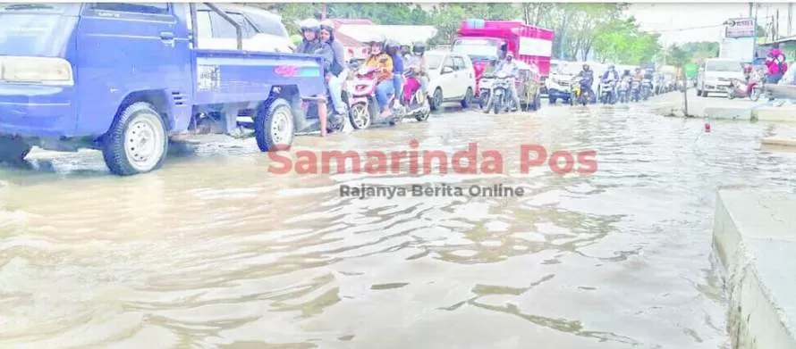 Jalan DI Panjaitan yang kerap banjir.