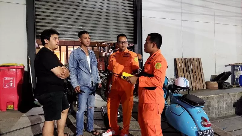 ERROR. Tim Basarnas temukan EPIRB yang aktif di Jalan Damanhuri, Sungai Pinang. (ist)