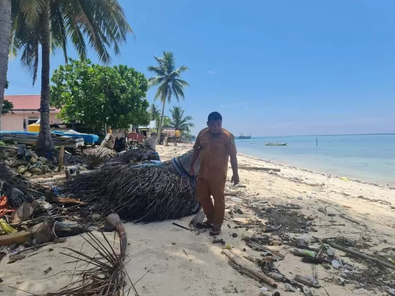 MULAI TERKIKIS: Kampung Payung-Payung, Kecamatan Pulau Maratua, salah satu daerah yang sudah terkena pengikisan atau abrasi.