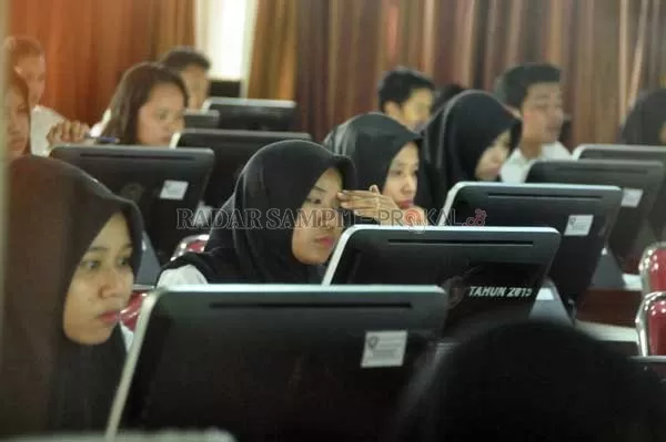 Pelaksanaan Tes CPNS dengan sistem computer assited test di Kotawaringin Timur tahun lalu.(DOK.RADAR SAMPIT)