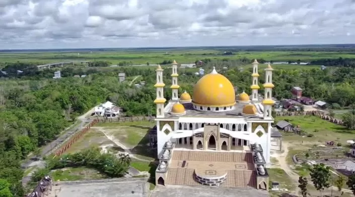 TEMPAT IBADAH : Masjid Agung Ad Durrun Nafis Sukamara akan segera diresmikan saat hari jadi kabupaten.