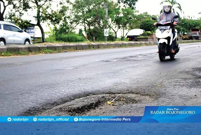 Tujuh Kecelakaan Tunggal Di Jalan Berlubang, Satu Orang Tewas - Radar ...