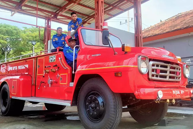 Kota Pasuruan Punya Mobil Damkar Antik Berusia 50 Tahun Lebih - Radar Bromo