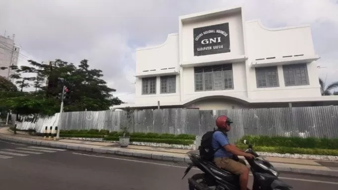 Makin Modern, Gedung GNI Dipasang Layar Lebar - Radar Gresik