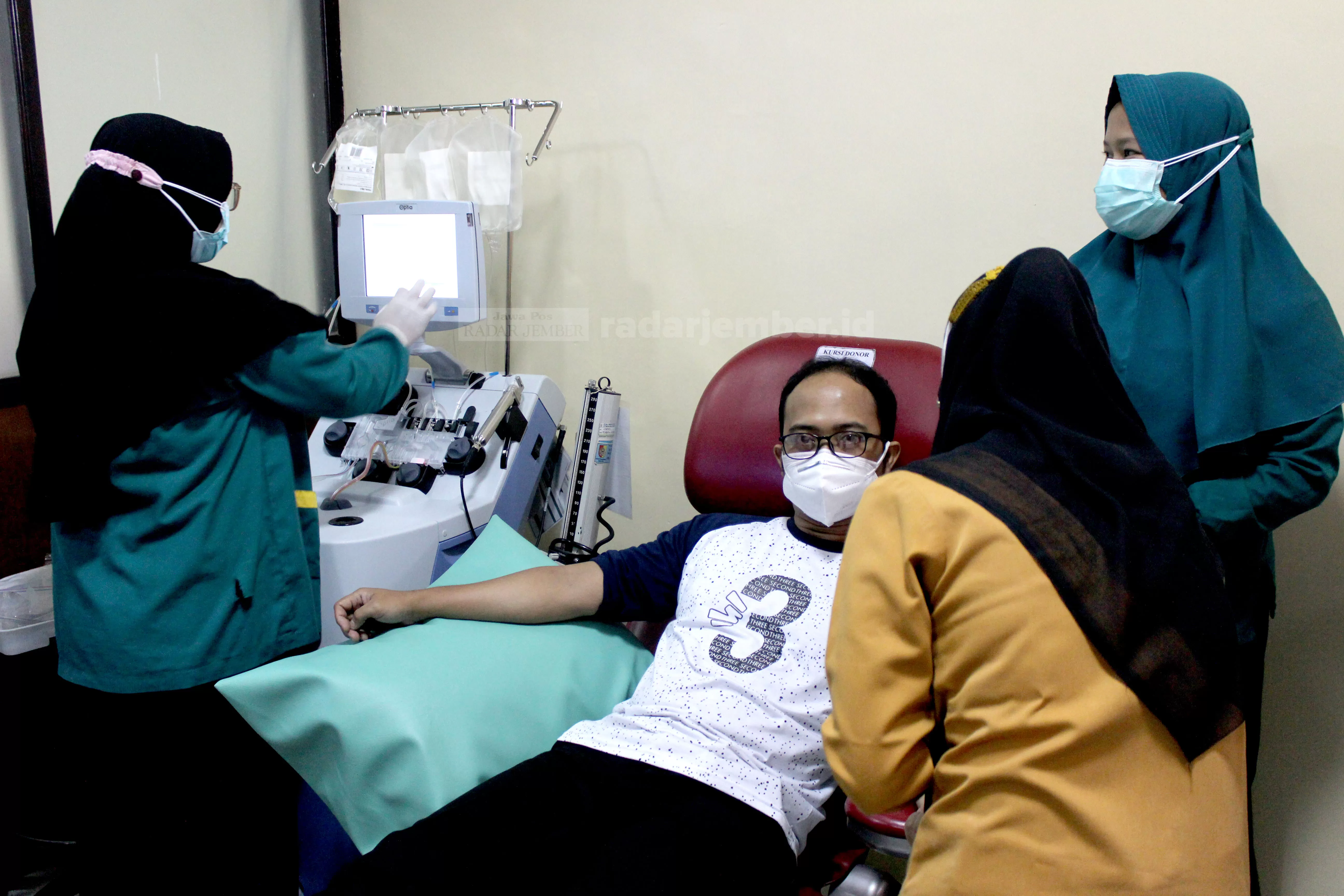 Donor Plasma, Ampuhkah? - Radar Jember