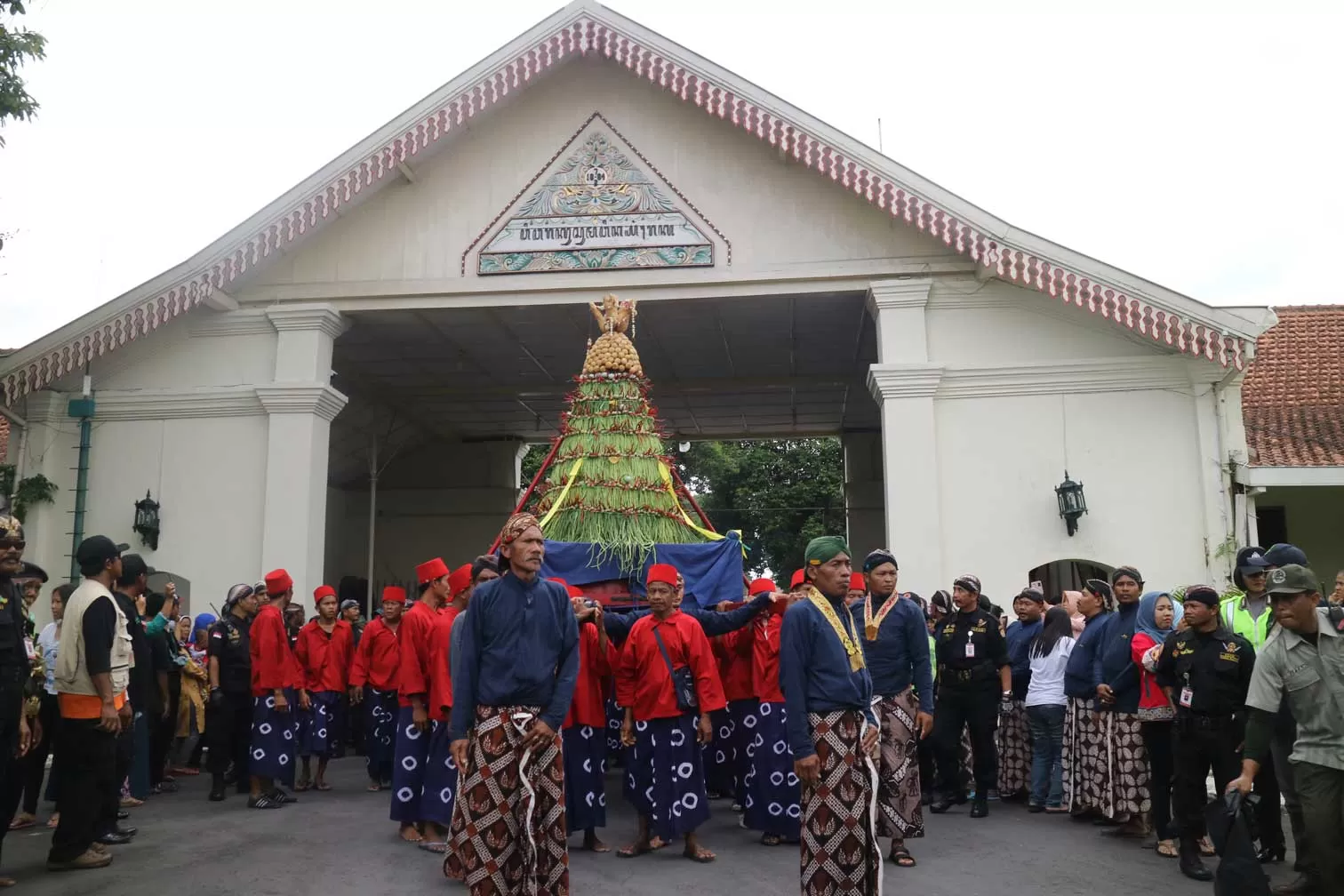 Luruskan Sejarah Tradisi Gunungan Dari Keraton Jogjakarta Yang