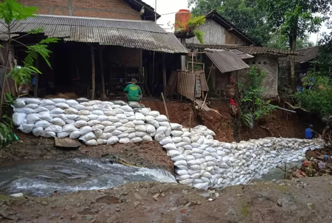 Manfaatkan FABA, PLN UIK Tanjung Jati B Atasi Abrasi Dan Longsor Di ...