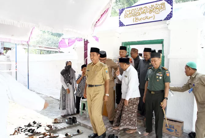 Sosok Panutan, Forkopimda Rembang Ziarah Ke Pesarean Sunan Bonang ...