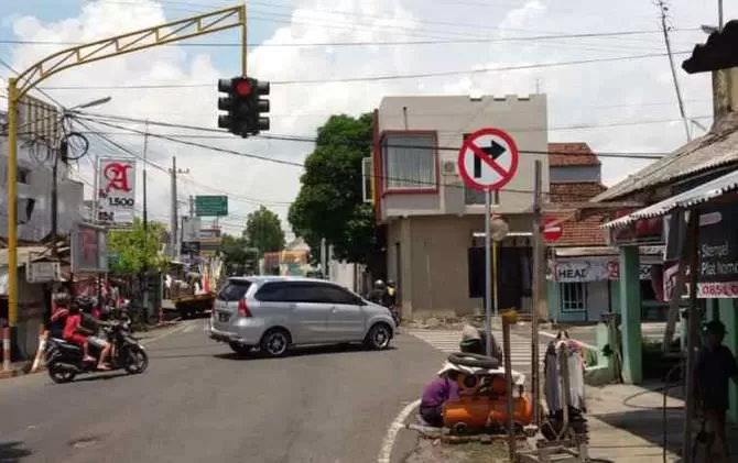 Penerapan Dua Jalur Jadi Satu Arah Bikin Bingung - Radar Mojokerto