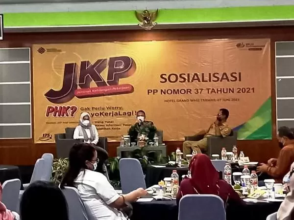 Di-PHK, Buruh Terima Bantuan Selama Selama 6 Bulan - Radar Mojokerto