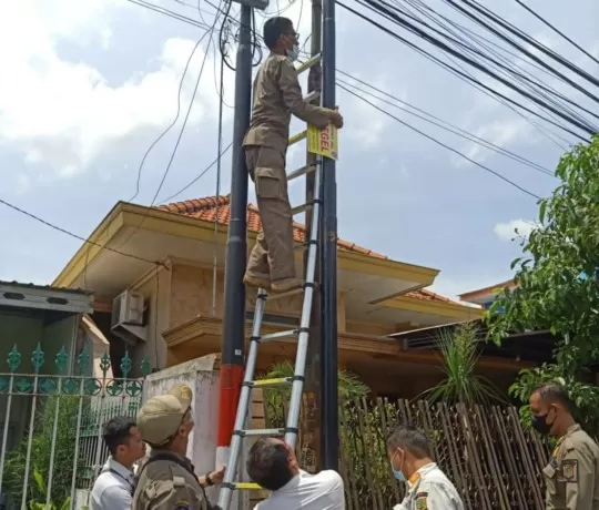 Tak Berizin Satpol Pp Kota Mojokerto Segel Lima Tiang Jaringan