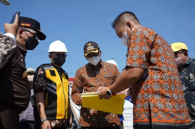 Betonisasi Di Tulangan Dikerjakan, Arus Kendaraan Dibatasi - Radar Sidoarjo