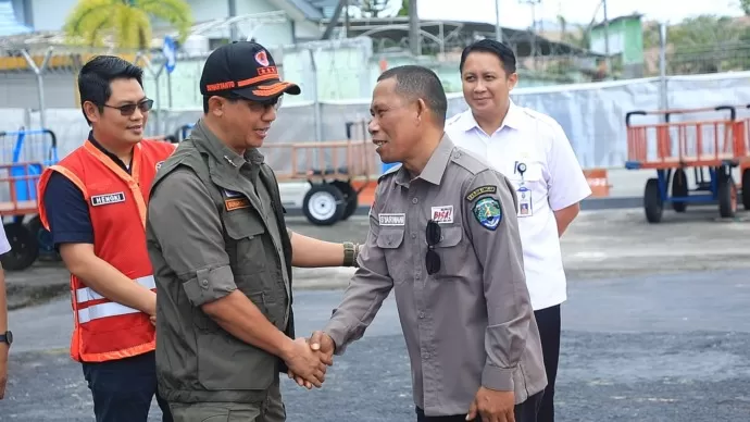 ISTIMEWA BENCANA: Bupati Bulungan menyambut kedatangan Kepala BNPB di Bandara Tanjung Harapan, Tanjung Selor.