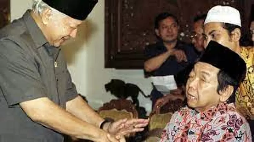 Saling Bermusuhan, Gus Dur Dan Soeharto Saling Memaafkan Di Hari ...