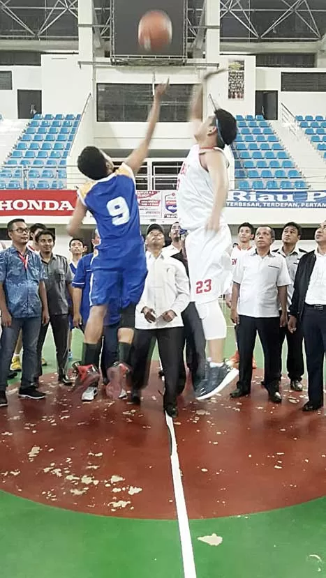 Jump Ball dalam Bola Basket