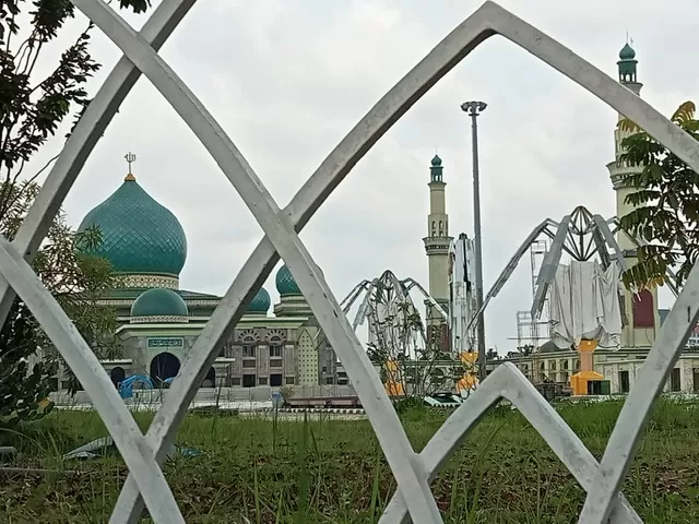 Pembangunan Payung Elektrik Masjid Raya Annur Diputus Kontrak - Riau Pos