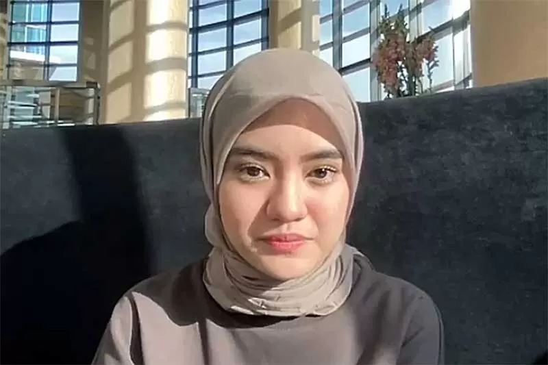 Janis Aneira Berhijab Setelah Terlibat Syuting Para Pencari Tuhan ...