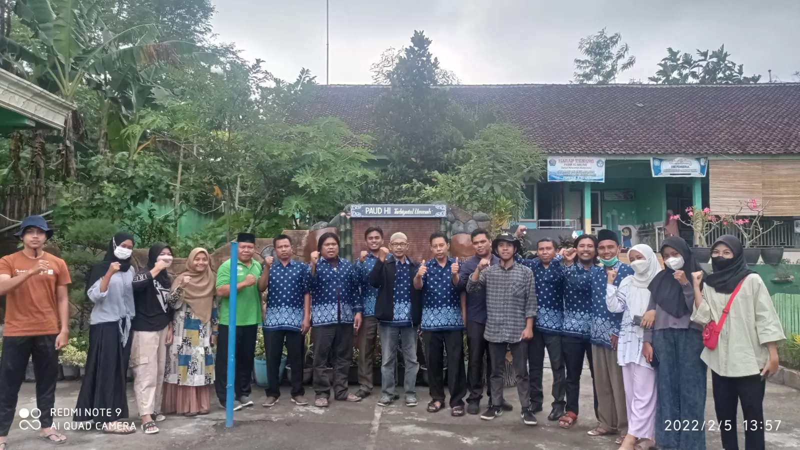 Foto bersama jajaran pengurus Himpunan Pendidik dan Tenaga Kependidikan Anak Usia Dini Indonesia (HIMPAUDI) Lombok Timur  
