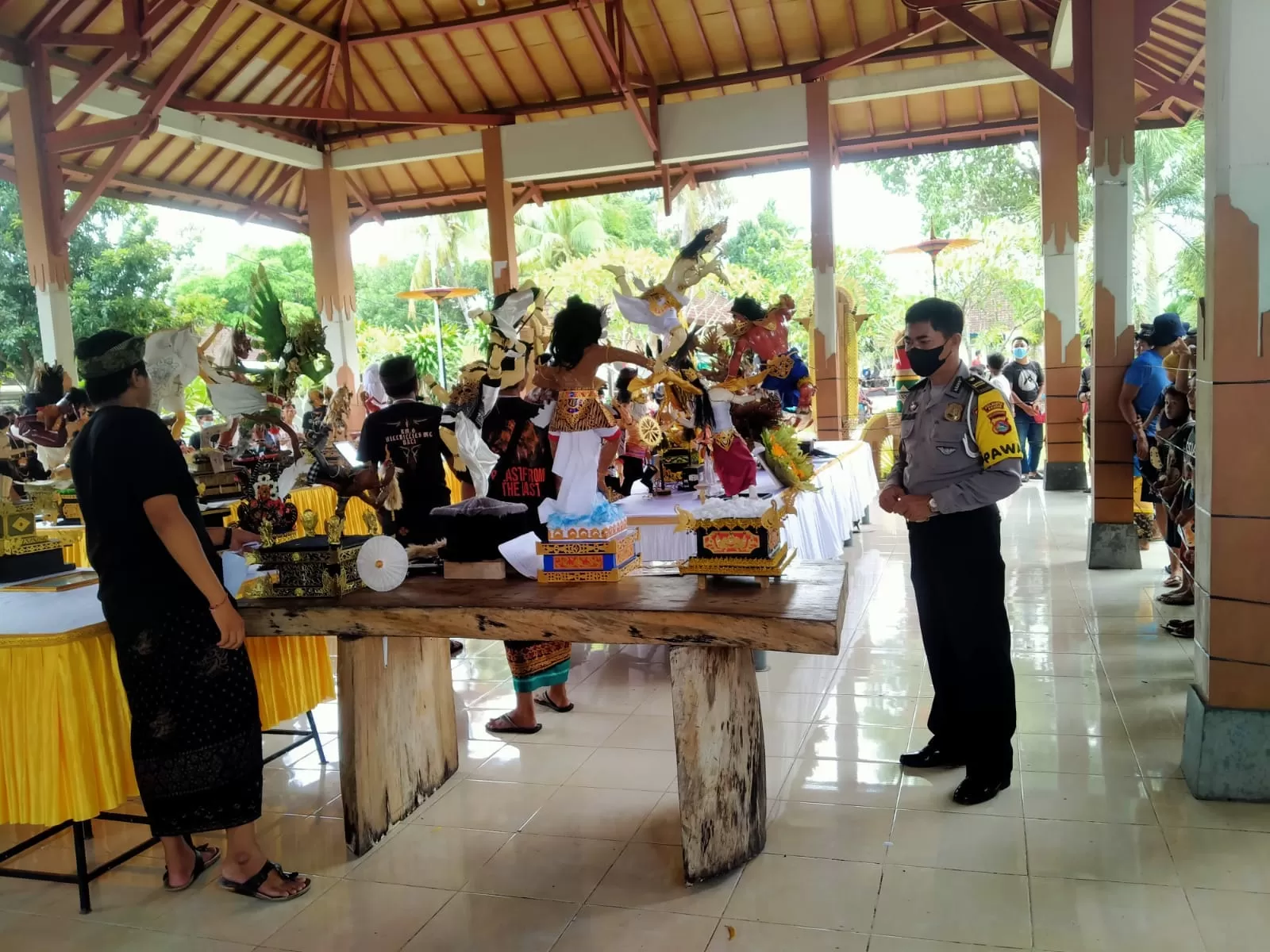 Foto : Kegiatan festival Ogoh-ogoh Mini dilaksanakan dalam rangka memperingati hari raya Nyepi tahun Caka 1944 dan diikuti oleh masyarakat Hindu yang ada di kota Mataram.